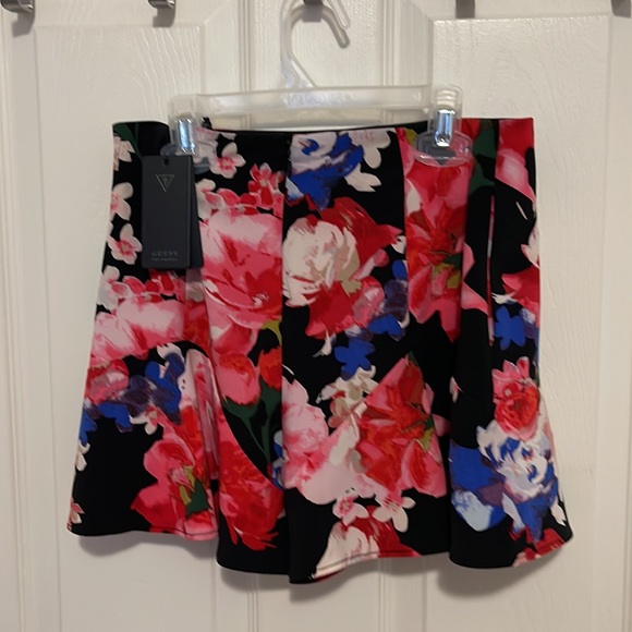 Flower skirt/short - Picture 2 of 3
